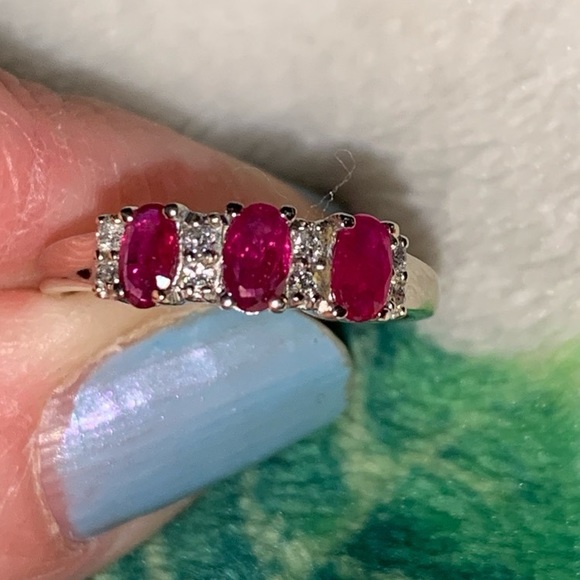 10K solid gold Ruby and Diamond Ring - Picture 4 of 15